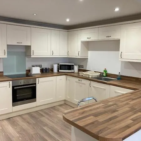 Highcliffe Apartment With Parking Christchurch  Exterior photo