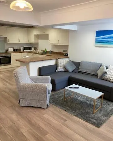 Highcliffe Apartment With Parking Christchurch  Exterior photo